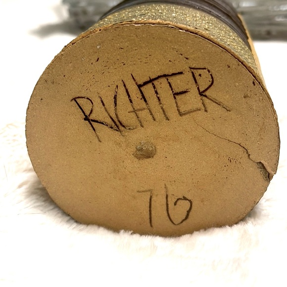 Signed Pottery. Earth tones - Picture 7 of 9